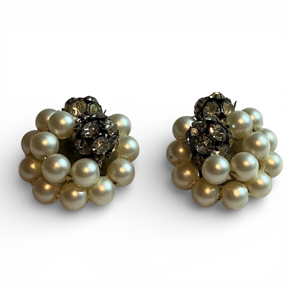 Vintage Faux Pearl and Rhinestone Cluster Clip On Earrings‎ Silver Tone Cream - Picture 2 of 7
